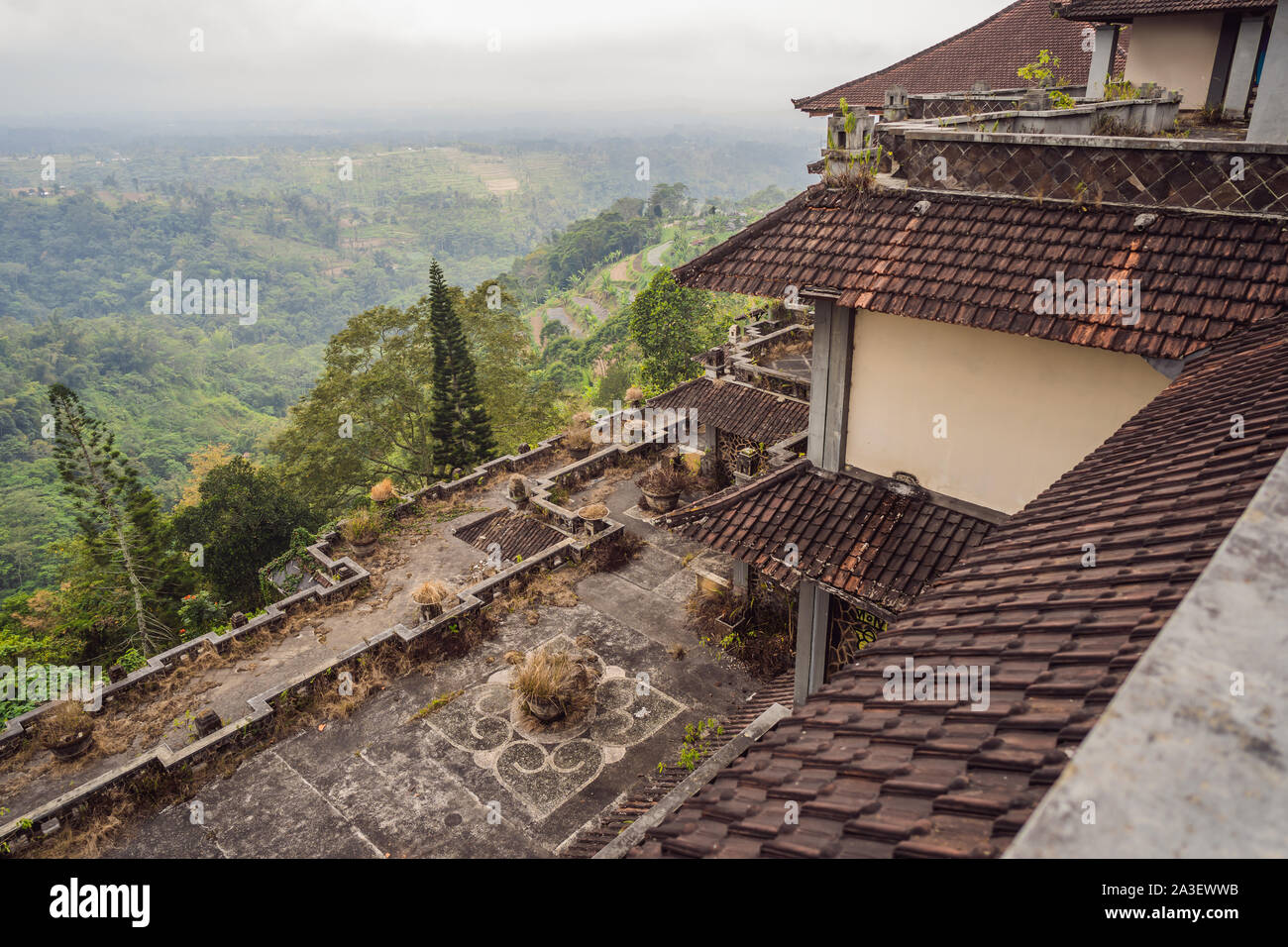 Abandonné et mystérieux hôtel à Bedugul. L'île de Bali, Indonésie Banque D'Images