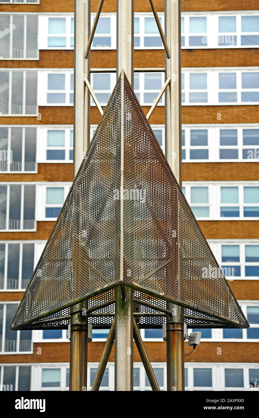 La sculpture à l'avant du bloc de bureaux dans le centre-ville de Preston Banque D'Images