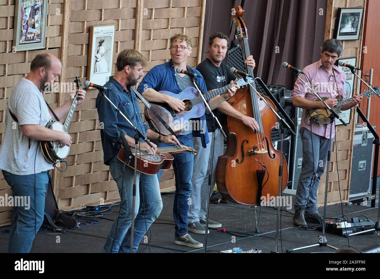 Canon d'amour au groupe jouant bluegrass Wide Open Bluegrass Festival de Raleigh, Caroline du Nord. Banque D'Images