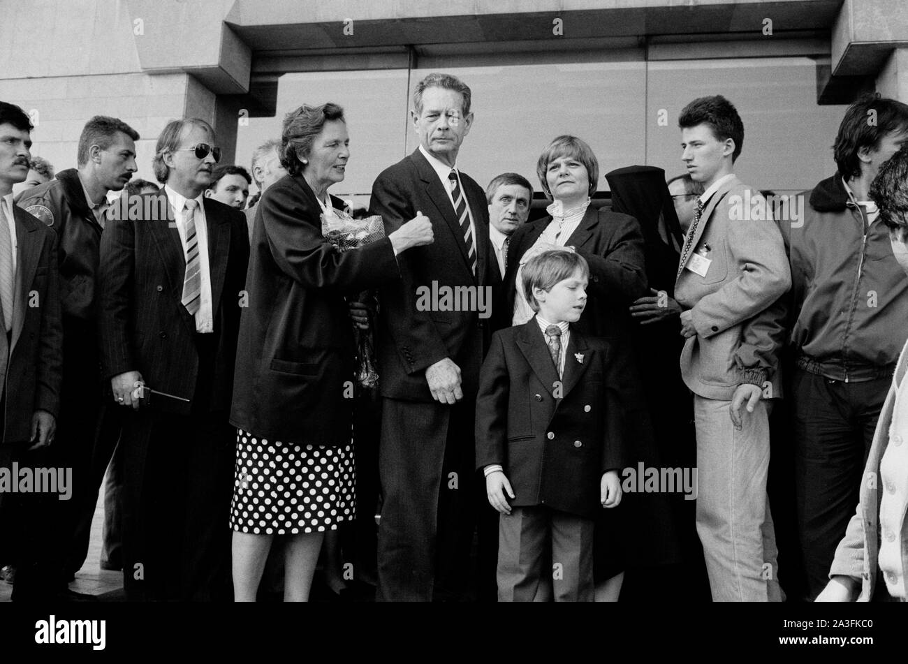 Le roi Michel I de Roumanie, avec la reine Anne, et de sa famille, revient à la Roumanie d'exil, à Bucarest, en Roumanie, en 1992. Banque D'Images