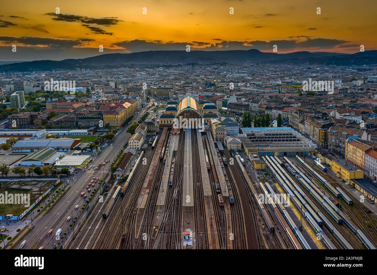 La gare de l'est à Budapest. L'un des grands carrefours de Budapest. Les trains internationaux et nationaux ne l'arrivée et au départ d'ici. Banque D'Images