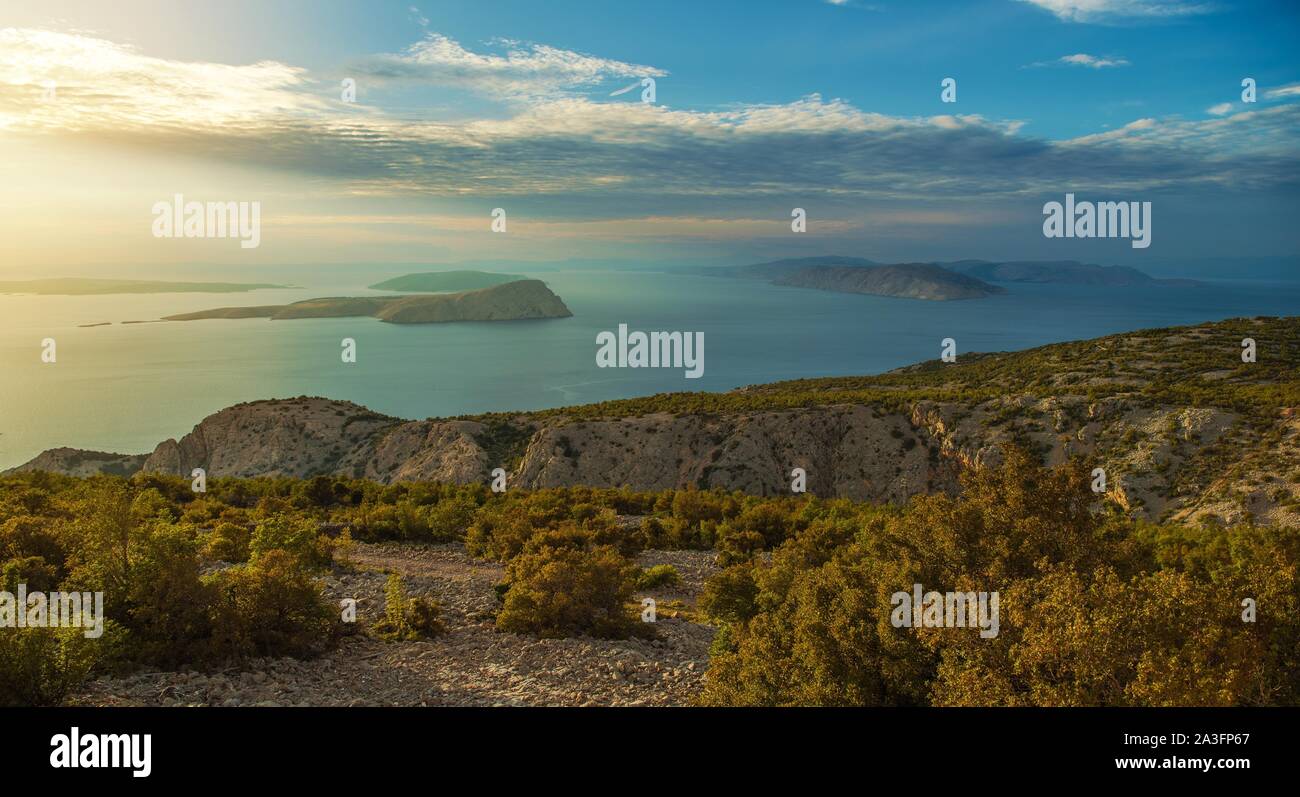 Paysage panoramique de la Croatie pendant le coucher du soleil. Nord-ouest de la Croatie. Mer Adriatique. Banque D'Images