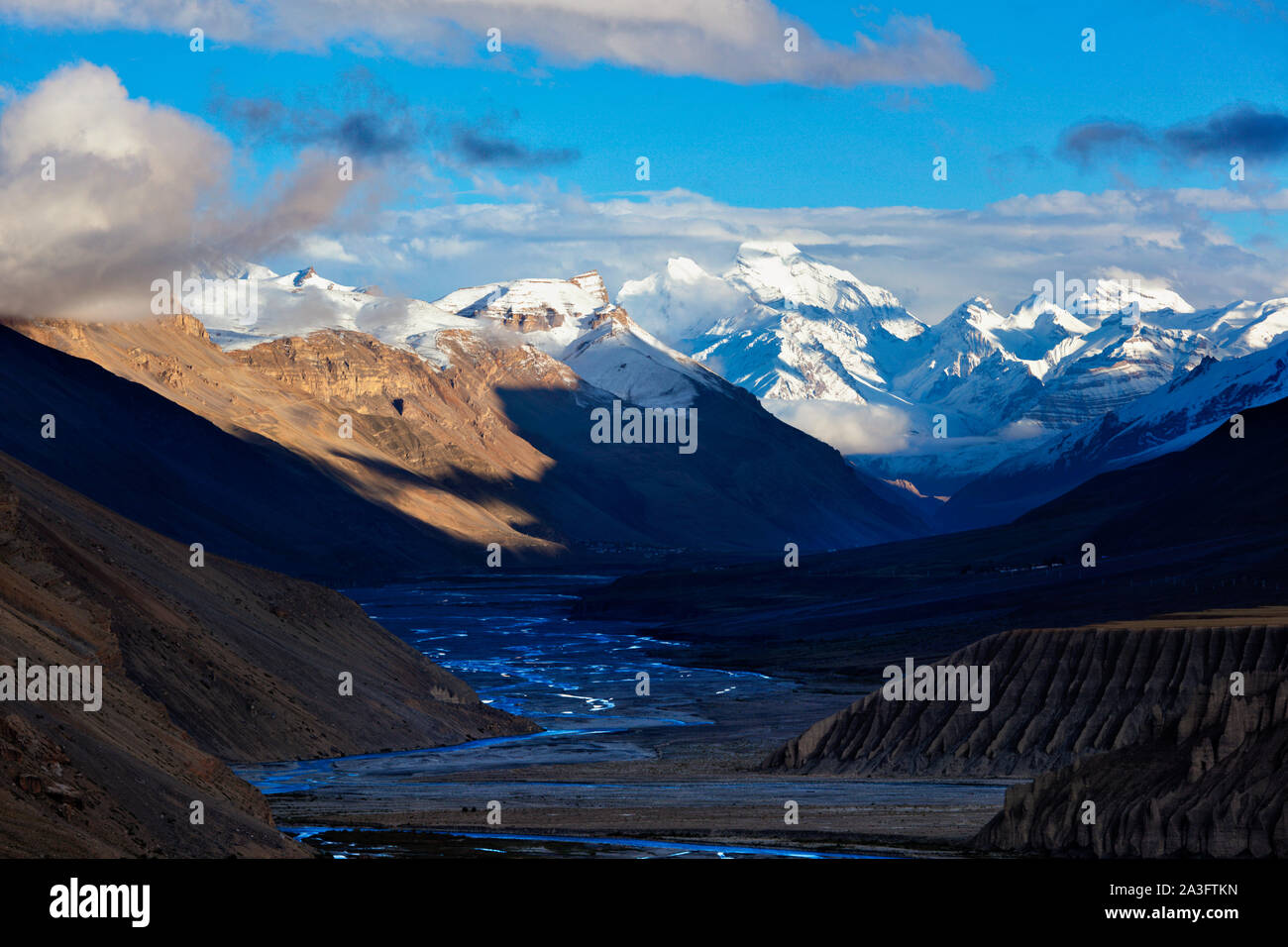 Coucher du soleil dans les Himalaya. Spiti Valley Banque D'Images