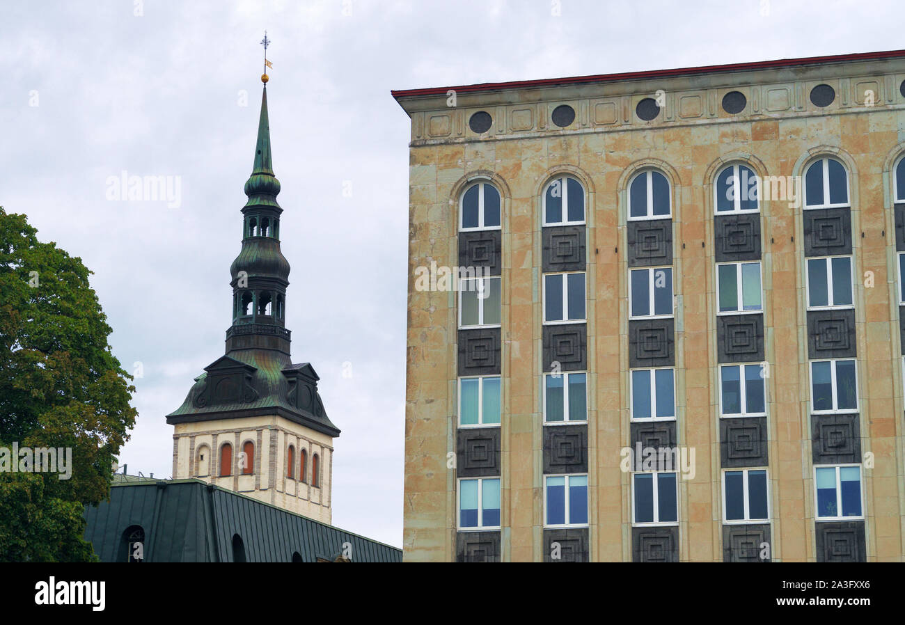Vue de l'église Saint Nicolas à Tallinn. Banque D'Images