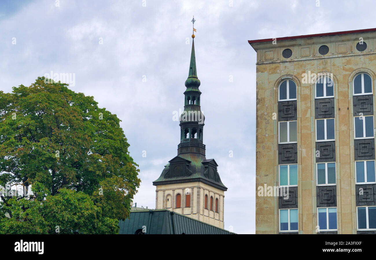 Vue de l'église Saint Nicolas à Tallinn. Banque D'Images