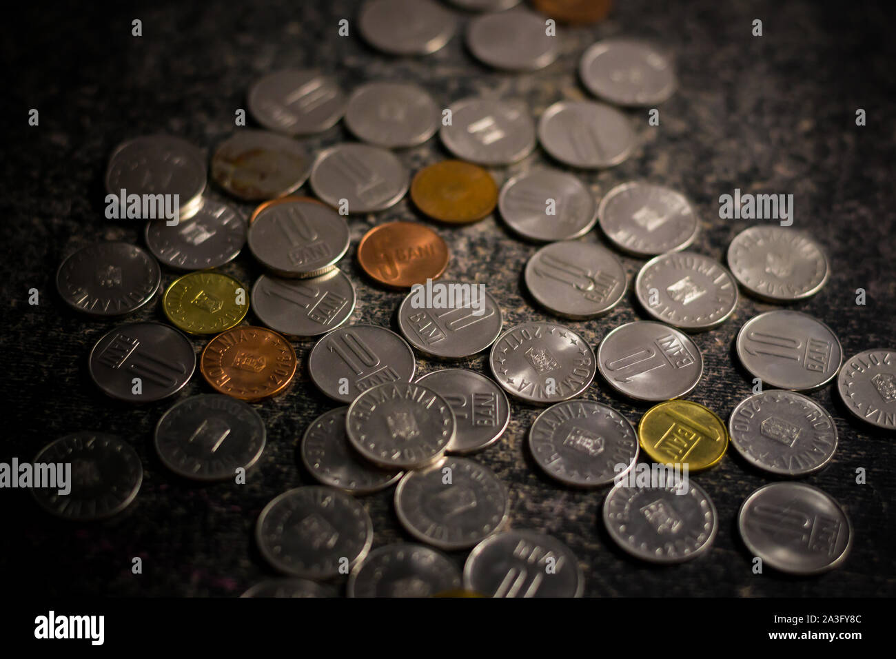 Photo en gros plan d'argent roumain, pièces de monnaie, 10, 5 et bani bani 1 ban Banque D'Images