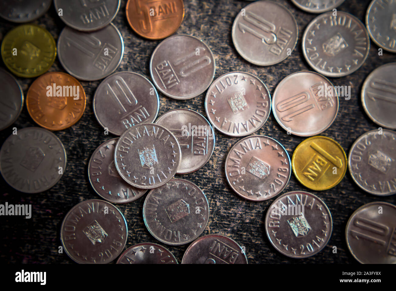 Photo en gros plan d'argent roumain, pièces de monnaie, 10, 5 et bani bani 1 ban Banque D'Images