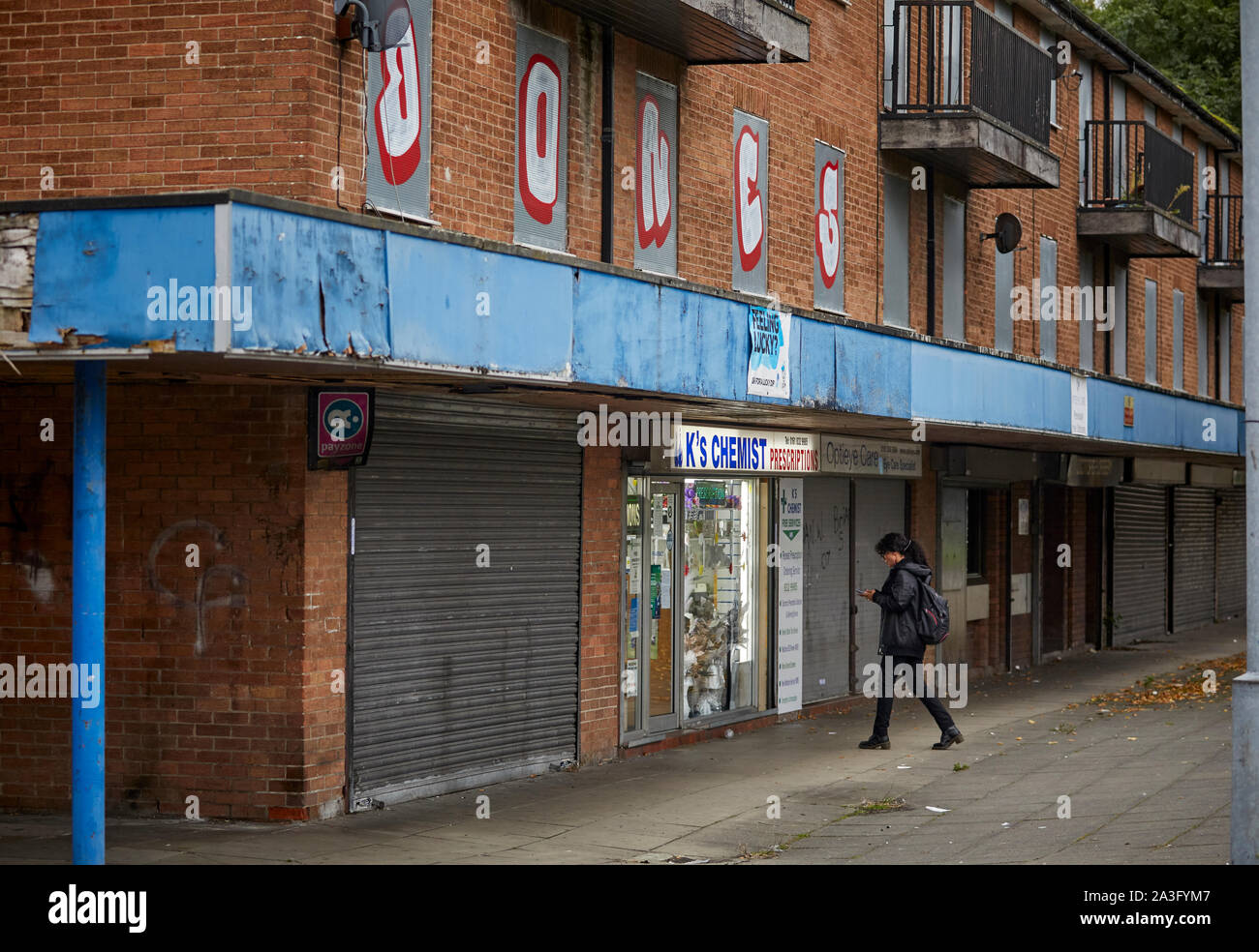 Le défilé de moka négligé shopping precinct à Salford Banque D'Images