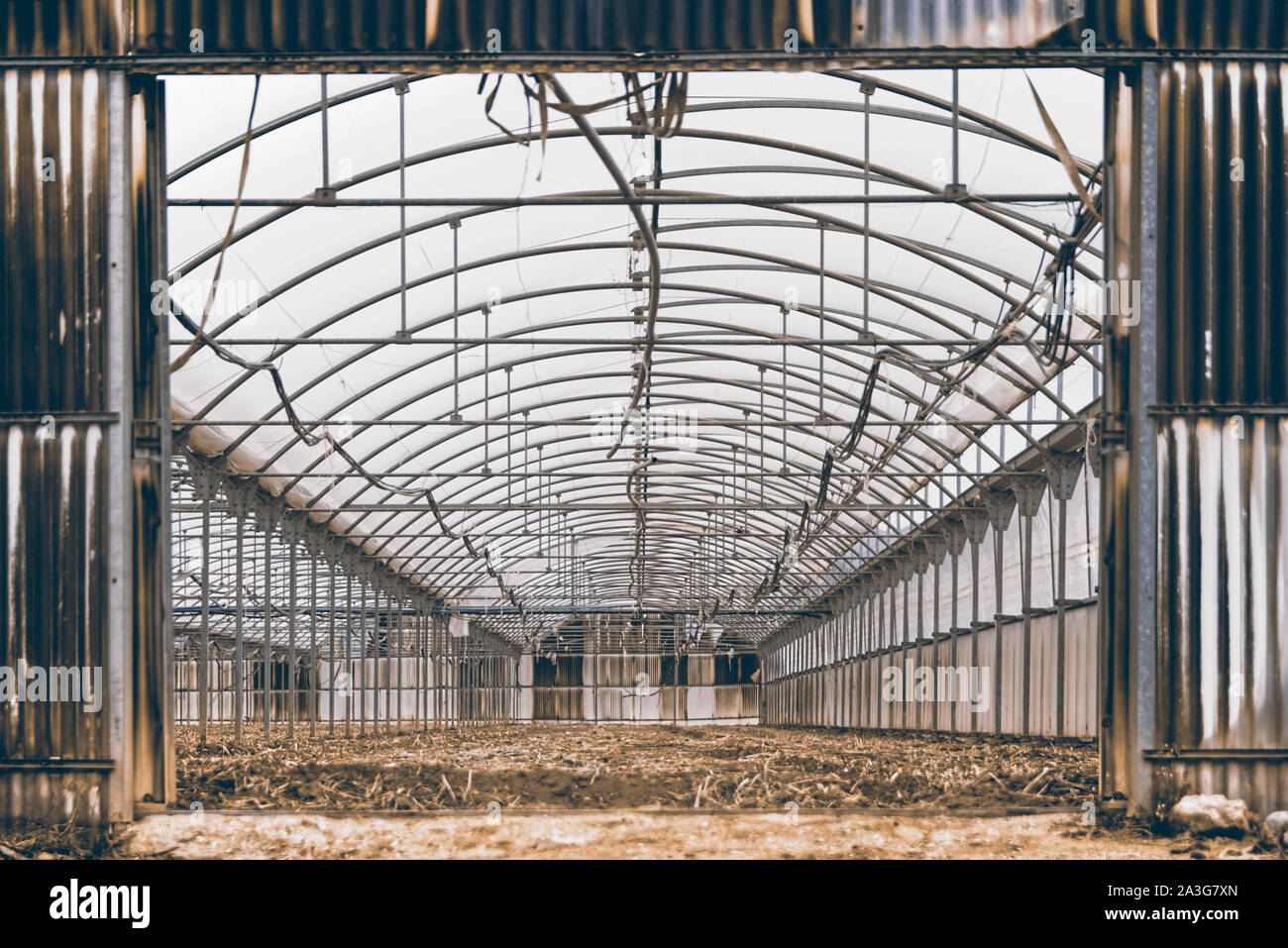 Dégradée et structure métallique à effet vieilli par l'exode rural. L'industrie et l'agriculture avec l'arrière-plan copie vide de l'espace. Banque D'Images