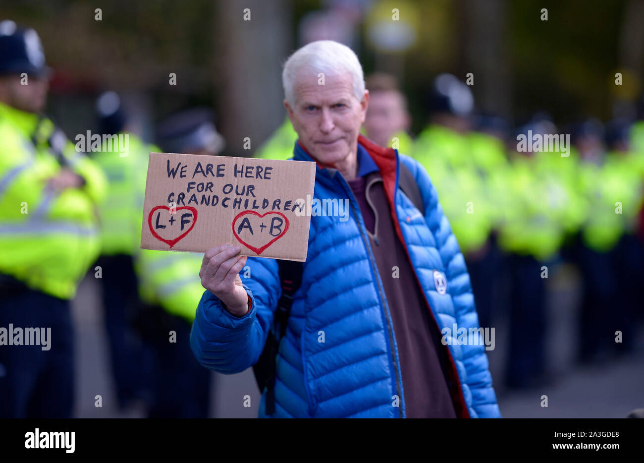 Londres, Royaume-Uni. 8e octobre 2019. Manifestations de rébellion extinction porter le centre de Londres jusqu'à l'arrêt pour une deuxième journée. Credit : PjrFoto/Alamy Live News Banque D'Images