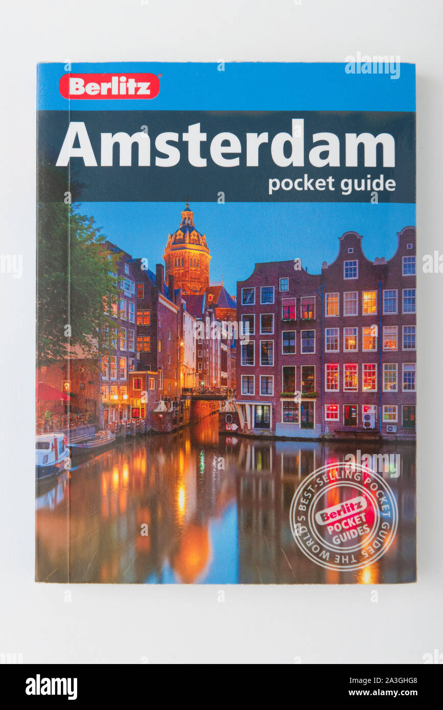 Le livre, Amsterdam guide de poche par Berlitz Banque D'Images