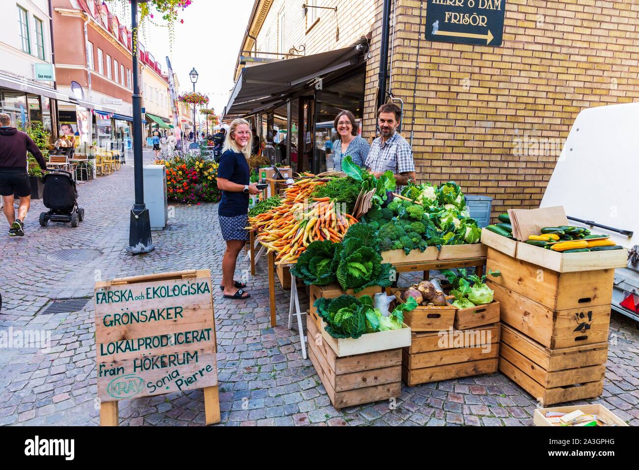 La Suède, dans le comté de Vastra Sweden Ulricehamn, Rochat rapport sur la famille, le jour du marché Banque D'Images
