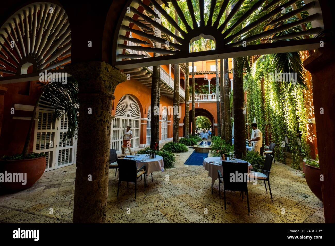 La Colombie, Département de Bolivar, Carthagène des Indes, Centre du patrimoine mondial inscrit coloniale bu l'UNESCO, restaurant dans un patio colonial Banque D'Images