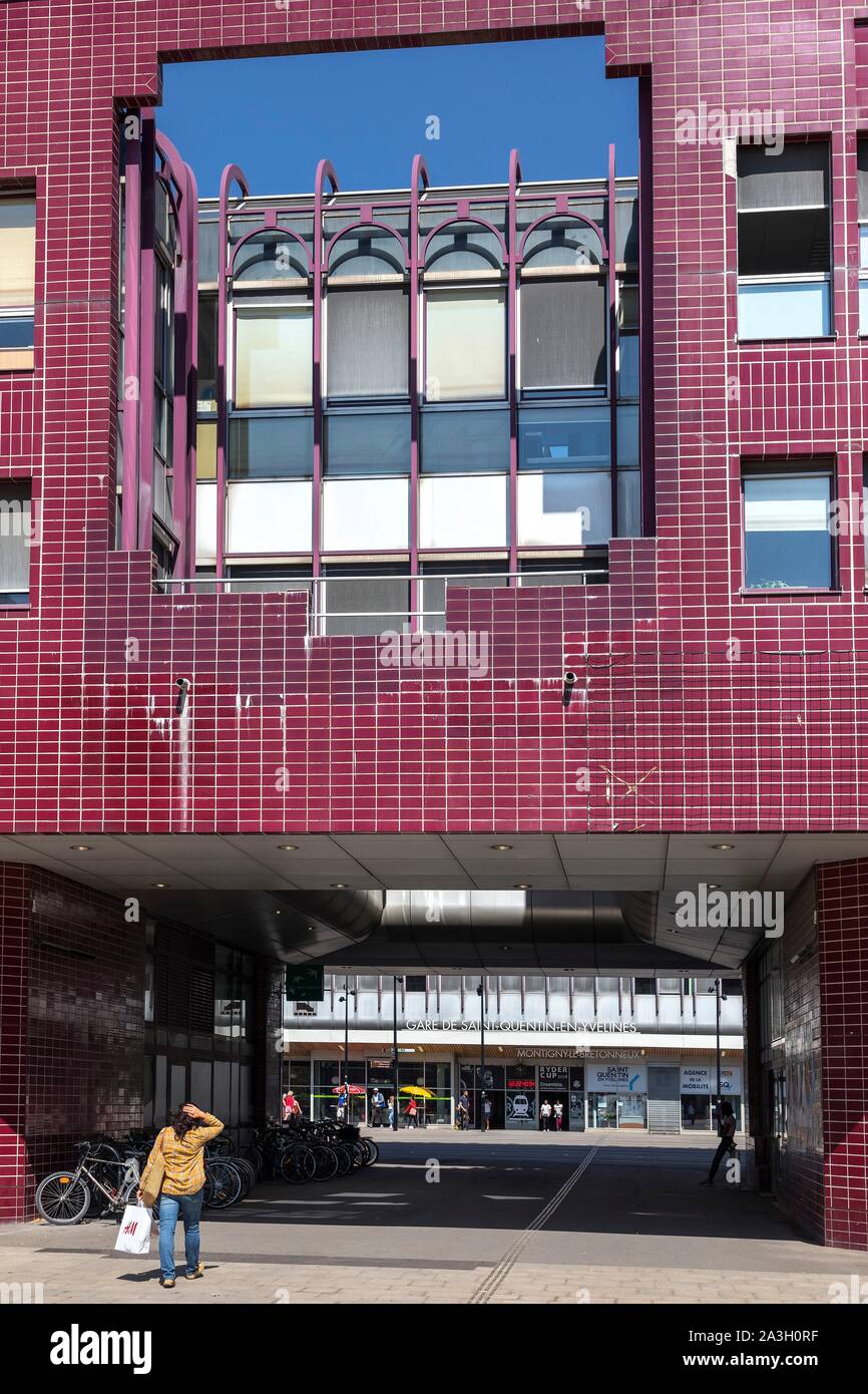 France, Yvelines, Montigny le Bretonneux, Place Charles de Gaulle, station Saint Quentin en Yvelines Banque D'Images