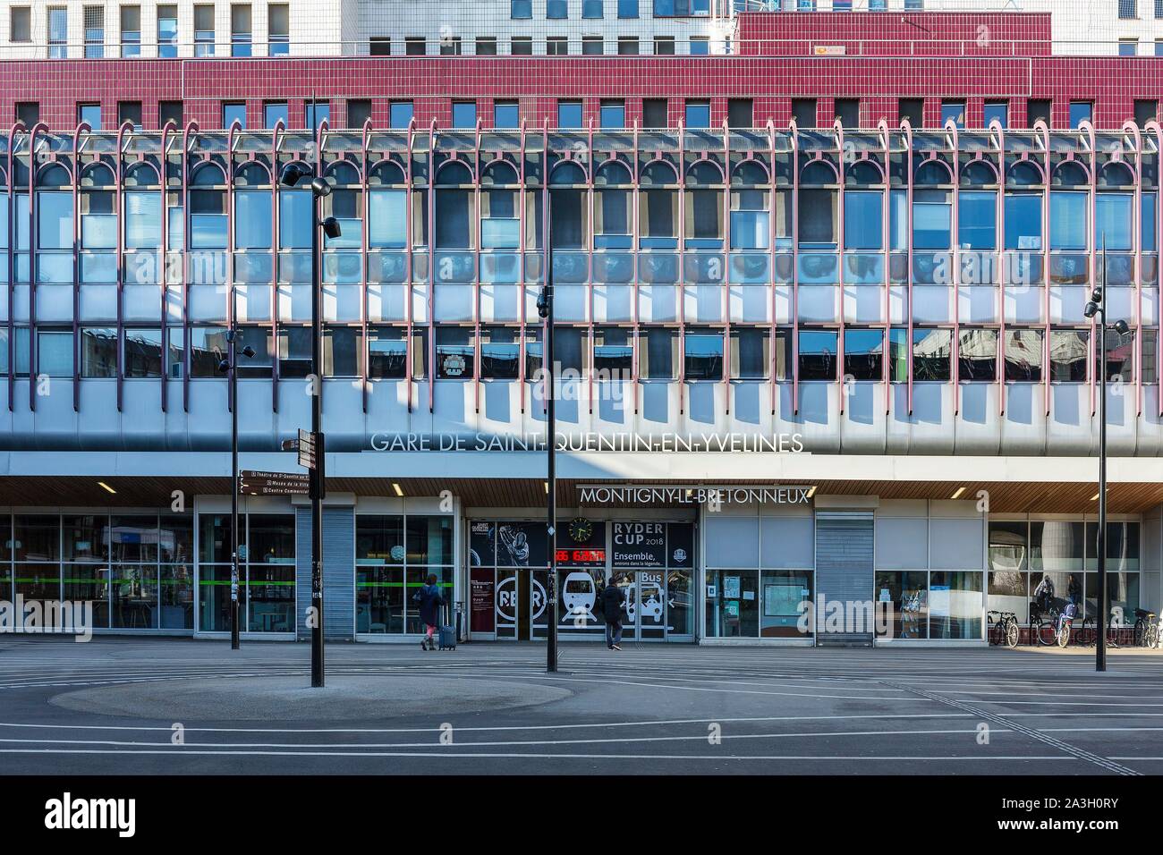 France, Yvelines, Montigny le Bretonneux, Place Charles de Gaulle, station Saint Quentin en Yvelines Banque D'Images