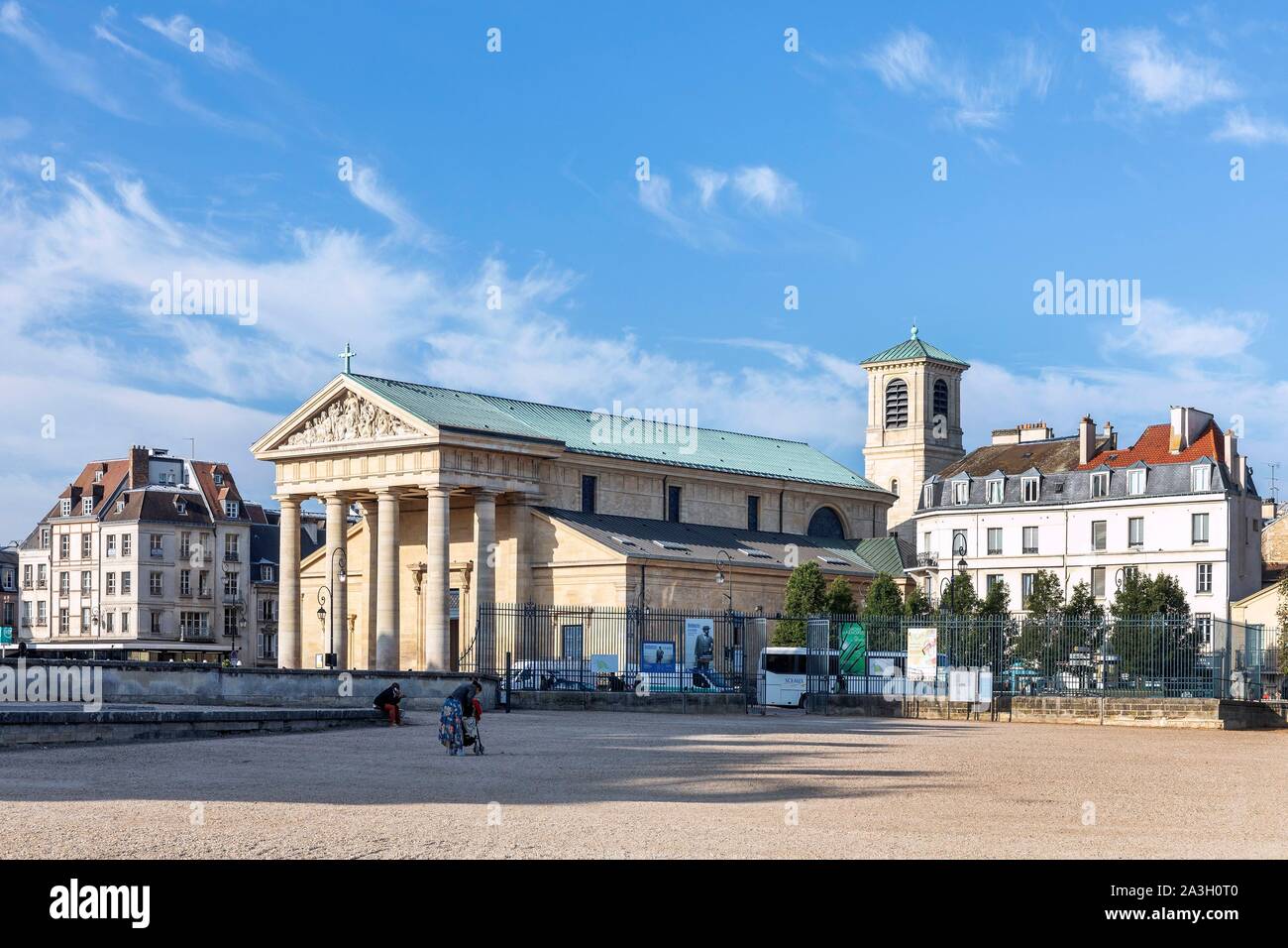 France, Yvelines, Saint Germain en Laye, Saint Germain Church view de parc du château Banque D'Images