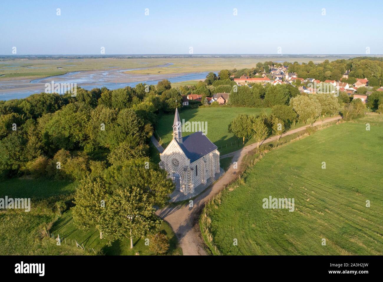 France, Picardie, Baie de Somme, Saint Valery sur Somme, Cap Hornu, chapelle des Marins (vue aérienne) Banque D'Images