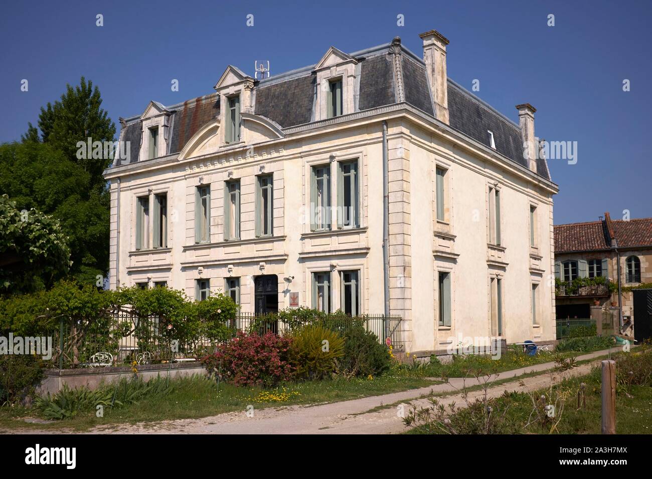 En France, en Charente Maritime, Mortagne Sur Gironde, le Village de pierre et de l'eau, ancien hôtel particulier sur le port Banque D'Images