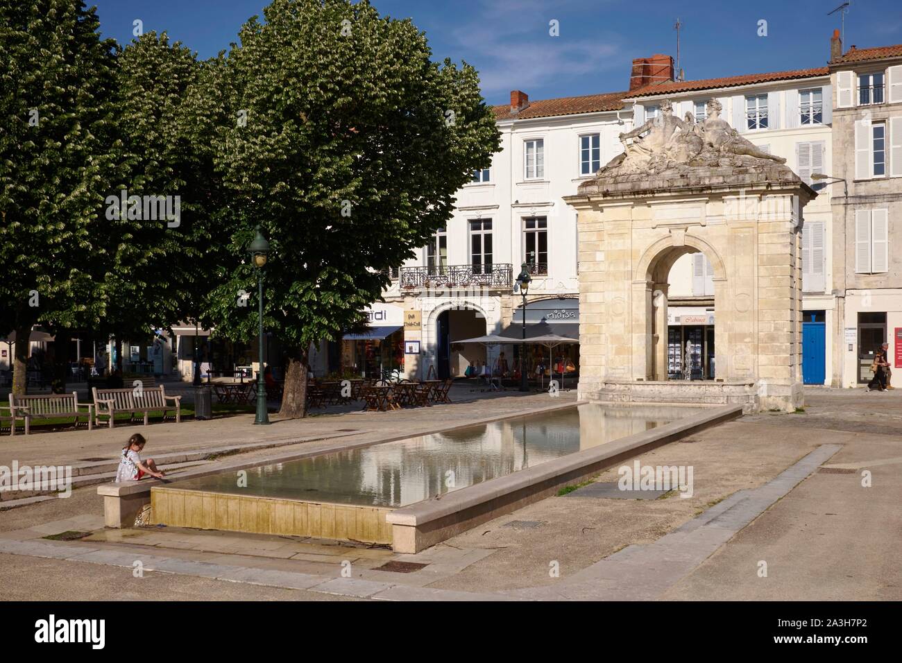 En France, en Charente Maritime, Rochefort, Place Colbert et sa fontaine monumentale Banque D'Images