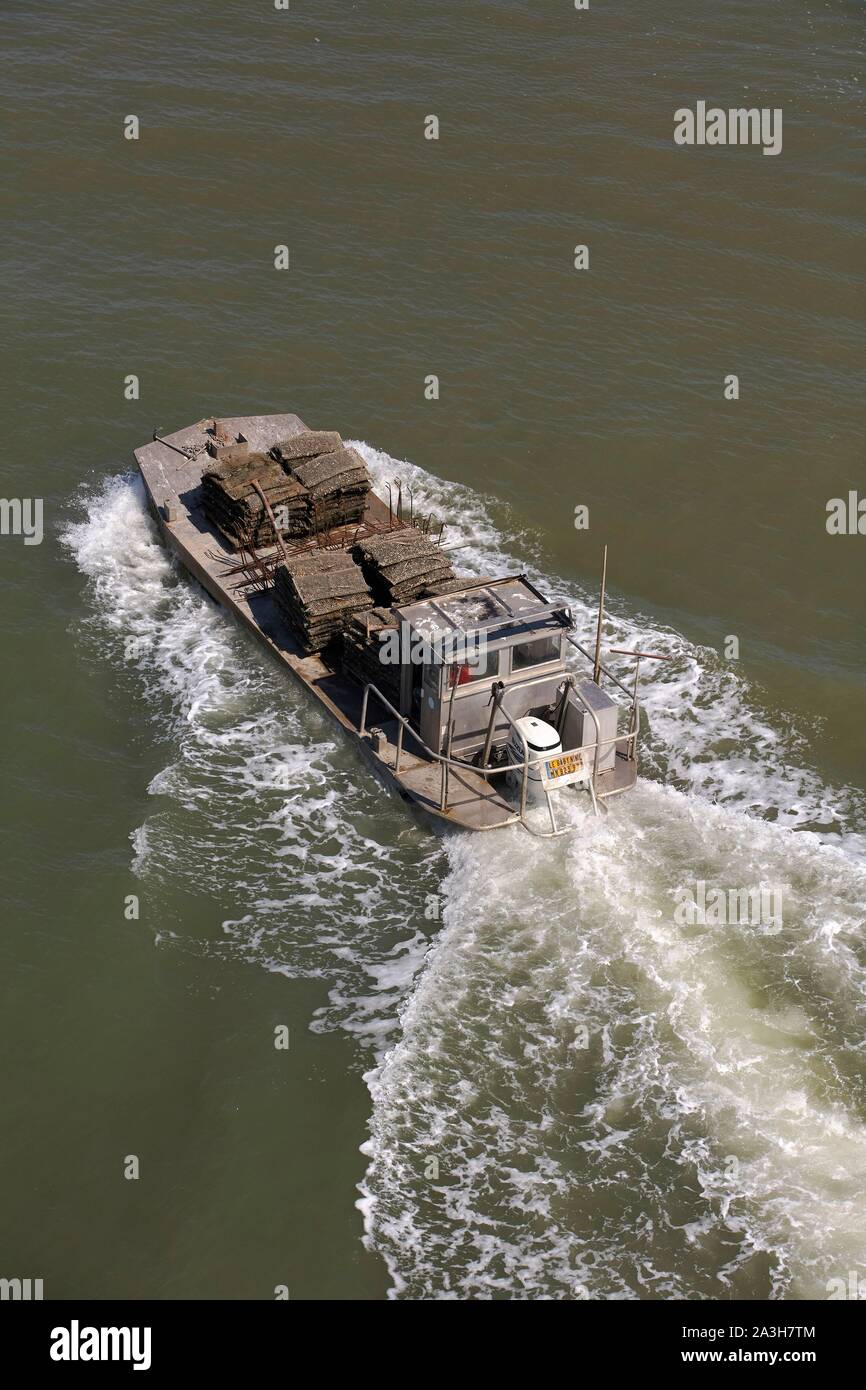 En France, en Charente Maritime, La Tremblade, bateau d'huîtres sur la Seudre Banque D'Images