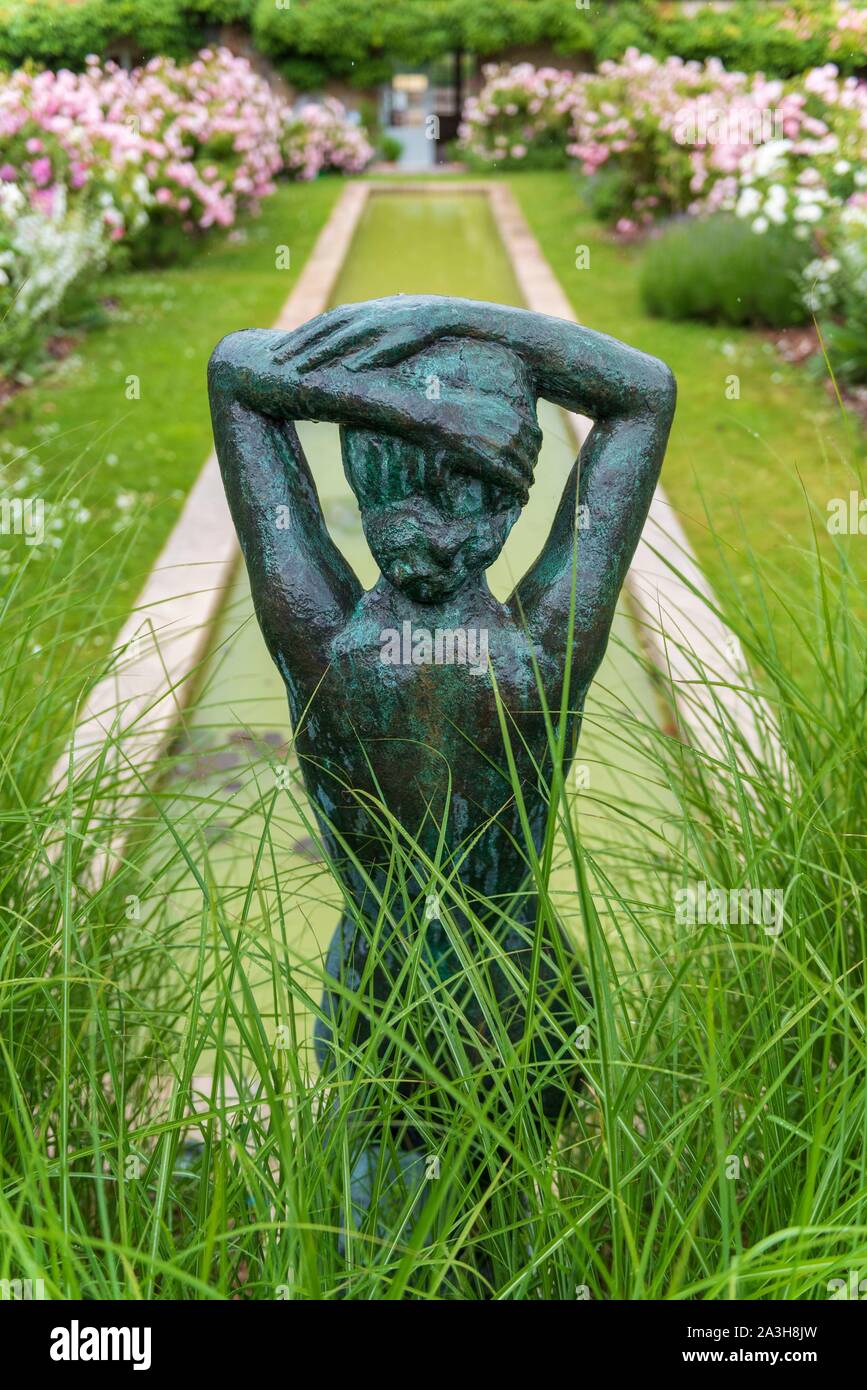 France, Loiret, Combreux, Parc du manoir de la Javeliere (Javeliere Manor House Park), jardin et étang Banque D'Images France, Loiret, Combreux, Parc du manoir de la Javeliere (Javeliere Manor House Park), jardin et étang Banque D'Images