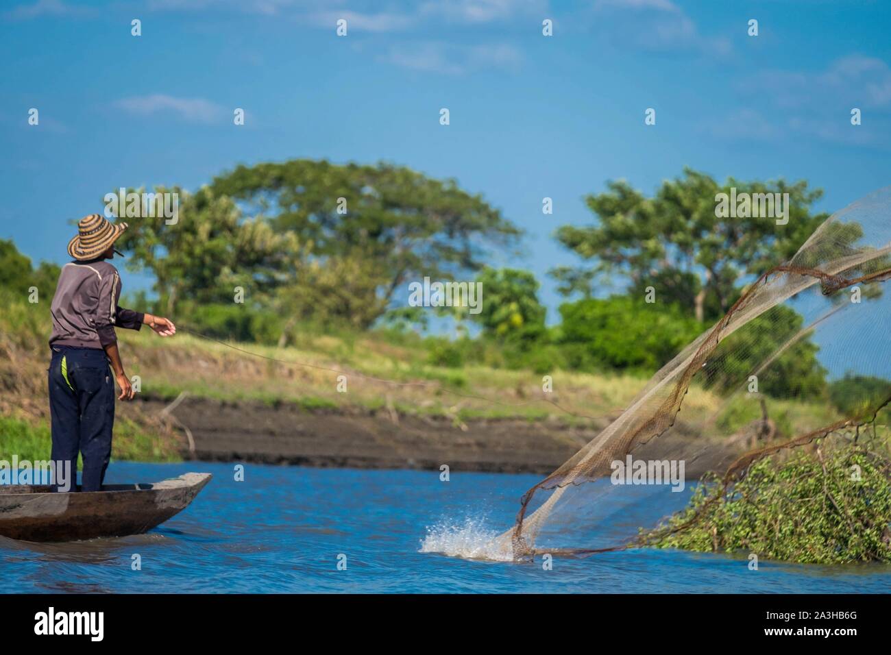 La Colombie, Bolivar, Santa Cruz de Mompox, inscrit au Patrimoine Mondial de l'UNESCO, la pêche sur le net rio Magdalena Banque D'Images