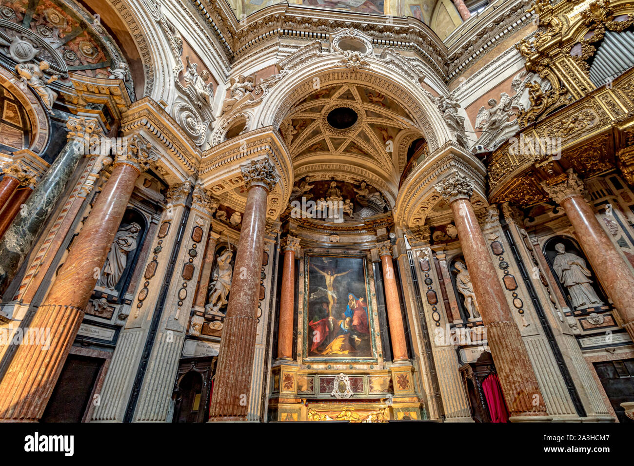 Le bel intérieur de Chiesa di San Lorenzo , une église de style Baroque, conçu et construit par Guarino Guarini durant 1668-1687, Turin, Italie Banque D'Images