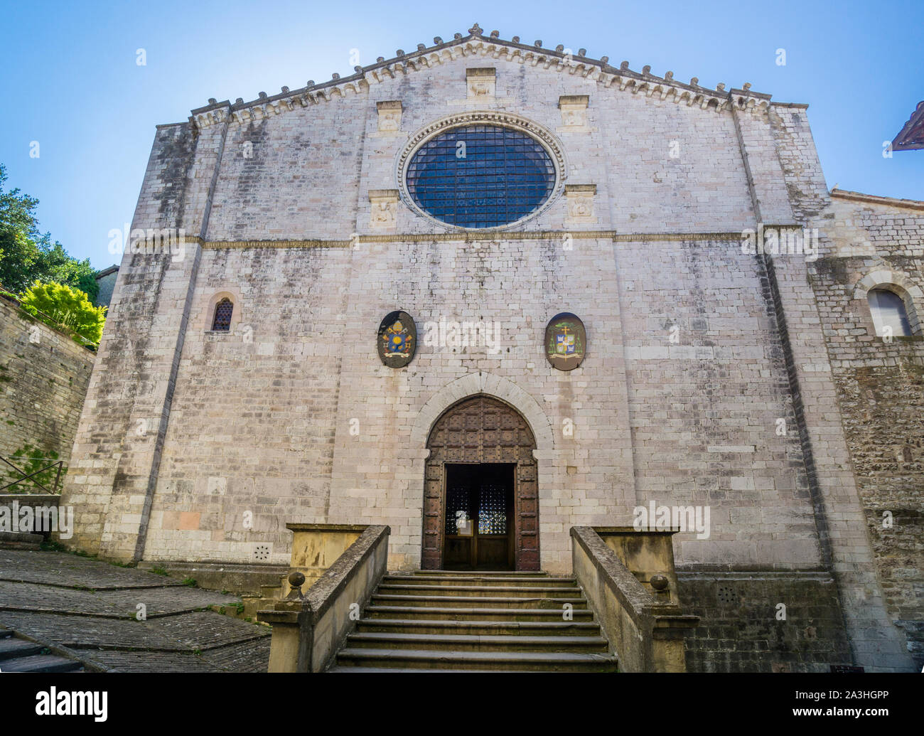 Façade de Cathédrale de Gubbio, Cathédrale des Saints Mariano et Giacomo, Ombrie, Italie Banque D'Images