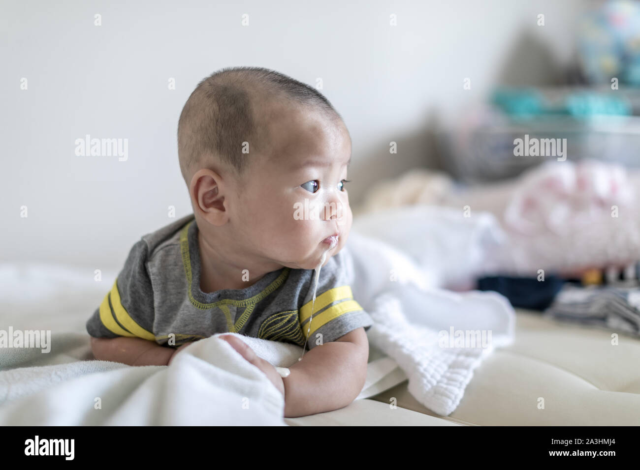Baby vomit Banque de photographies et d'images à haute résolution - Alamy