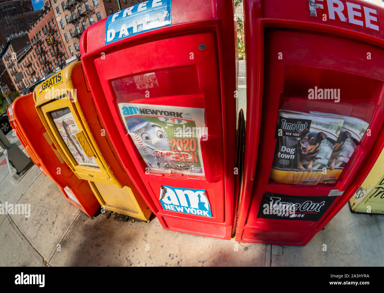 Un journal fort pour amNewYork, le journal quotidien gratuit, est vu dans le quartier de Chelsea, New York, le vendredi 4 octobre 2019. Newsday Media Group a vendu à amNewYork Schneps Media, éditeur d'une multitude de journaux locaux, les magazines et les sites web. Le prix de vente n'est pas divulguée. (© Richard B. Levine) Banque D'Images