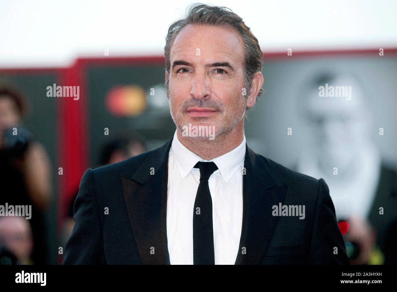 Venise, Italie - 30 août : Jean Dujardin assiste à la première du film 'J'Accuse' pendant le 76e Festival du Film de Venise le 30 août 2019 dans Venic Banque D'Images