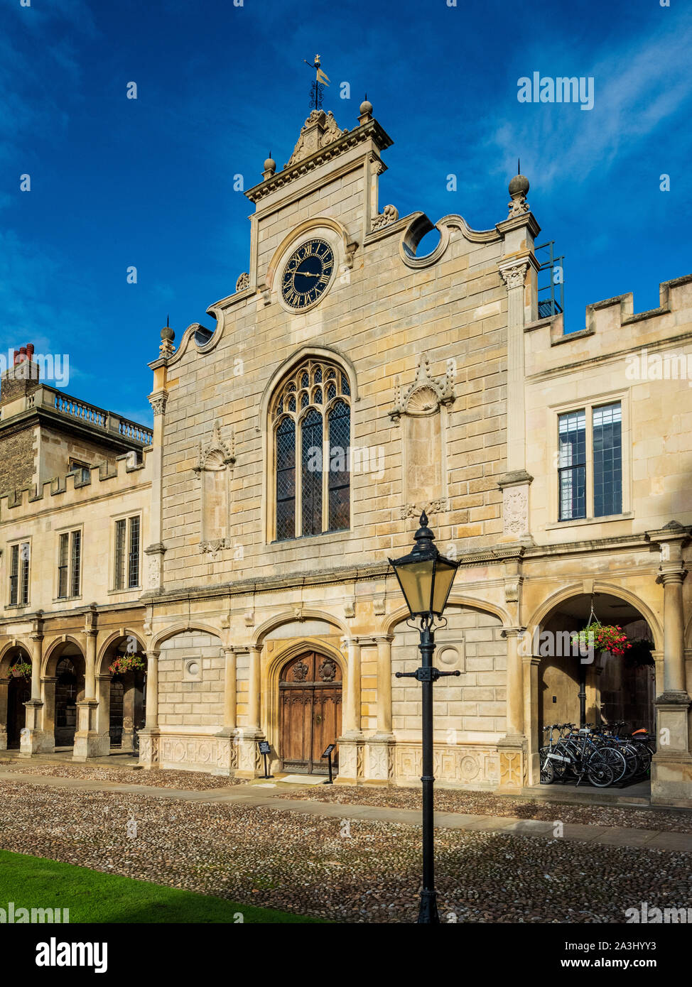 Peterhouse College Cambridge - La Chapelle et la Tour de l'horloge de Peterhouse College, qui fait partie de l'Université de Cambridge. Le collège a été fondé en 1284. Banque D'Images