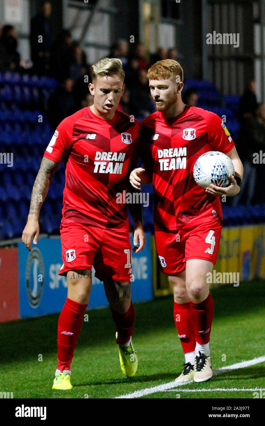 Kingston, au Royaume-Uni. 05Th Oct, 2019. Dale Gorman de Leyton Orient et la Jordanie Le Maguire-Drew confèrent au cours de la correspondance entre Trophée Leasing.com AFC Wimbledon et Leyton Orient au Cherry Red Records Stadium, Kingston, en Angleterre, le 8 octobre 2019. Photo par Carlton Myrie/Premier Images des médias. Credit : premier Media Images/Alamy Live News Banque D'Images