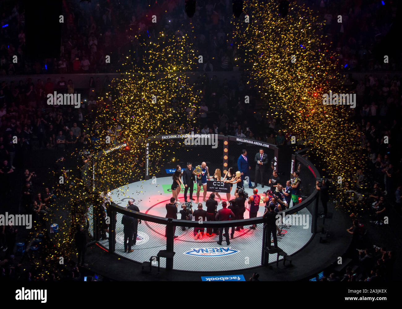 Une conquête de championnat des champions , spectacle d'arts martiaux mixtes à Manille aux Philippines Banque D'Images