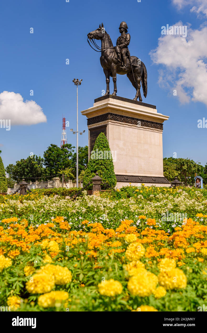 Bangkok, Thaïlande - 19 octobre 2017 : monument historique à l'entrée de la salle du trône Ananta Samakhom, Thaïlande. Banque D'Images