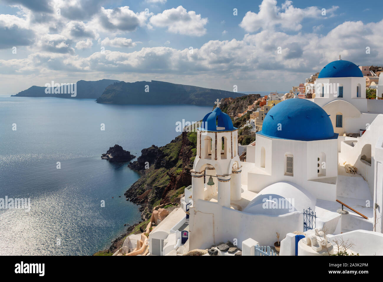 Santorini blue dome églises, Grèce Banque D'Images