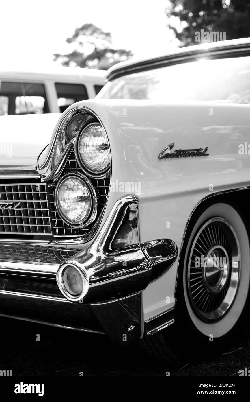Le noir et blanc close-up d'une vieille voiture américaine. Banque D'Images