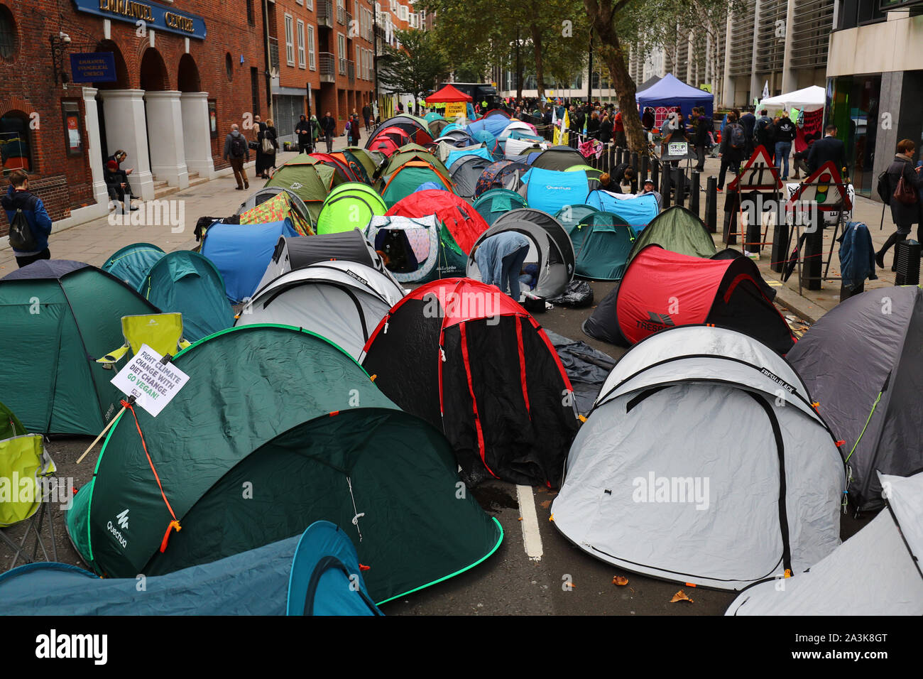 Tentes au camp de rébellion d'extinction sur Marsham Street, Westminster, Londres. Banque D'Images