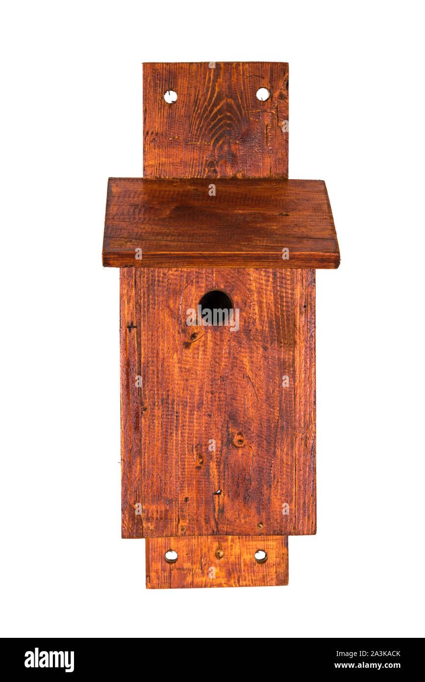 La main d'un nichoir pour les oiseaux de petite taille isolé sur fond blanc vue avant Banque D'Images