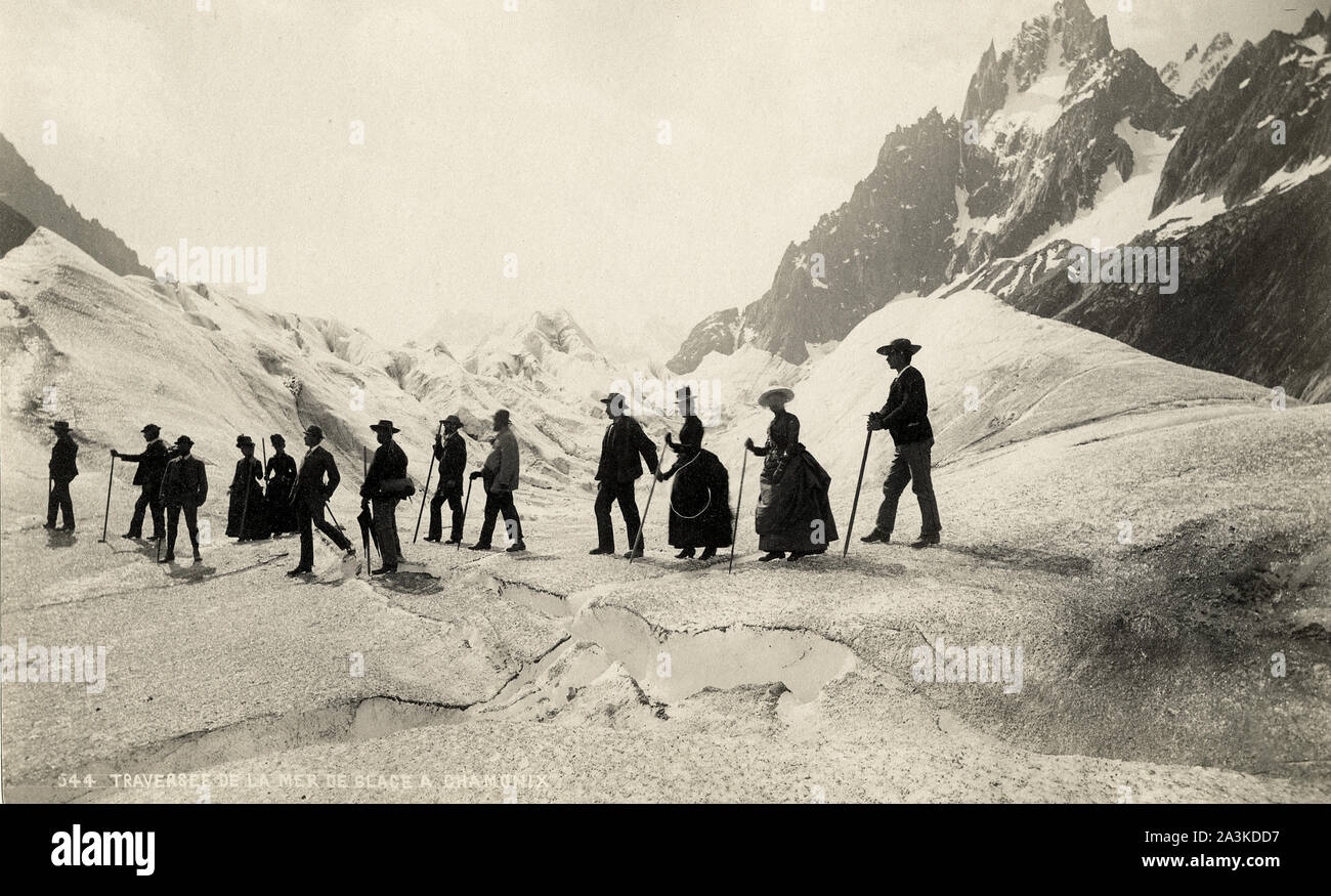 Traversée de la Mer de glace près de Chamonix dans les Alpes Françaises Banque D'Images