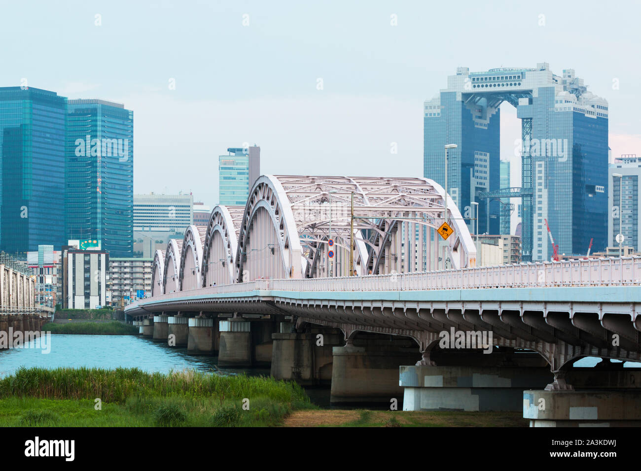 Vue paysage-ville d'Osaka à Osaka Umeda de toute la rivière. Banque D'Images