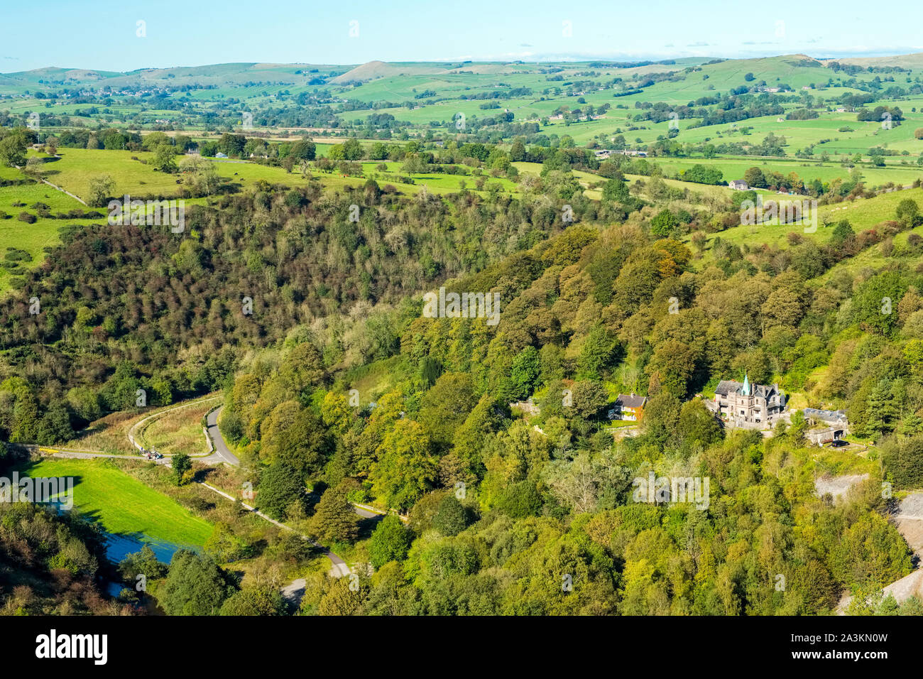 Le parc national de Peak District de Ecton Hill au-dessus de la vallée du collecteur Banque D'Images