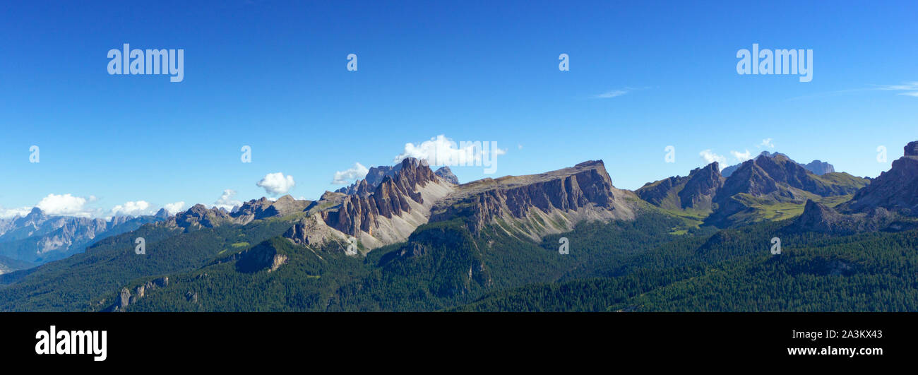 Paysage de montagne Dolomites panorama en Alta Badia dans le Tyrol du Sud dans les Alpes de l'Italie à la fin de l'automne Banque D'Images