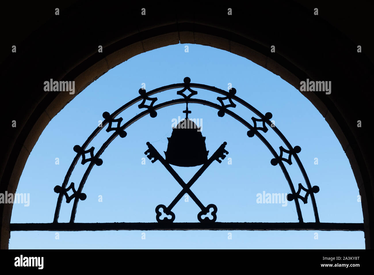 L'entrée de l'église de San Pedro, Zumaia, Pays Basque, Espagne, Royaume-Uni Banque D'Images