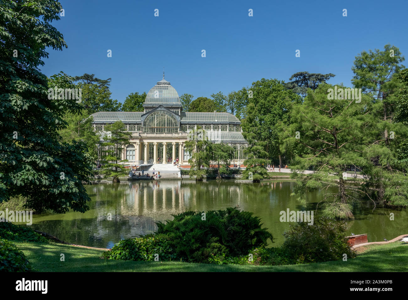 Le palais de verre construite en 1887 (Palais de Cristal), dans le parc de Retiro, Madrid, Espagne. Banque D'Images