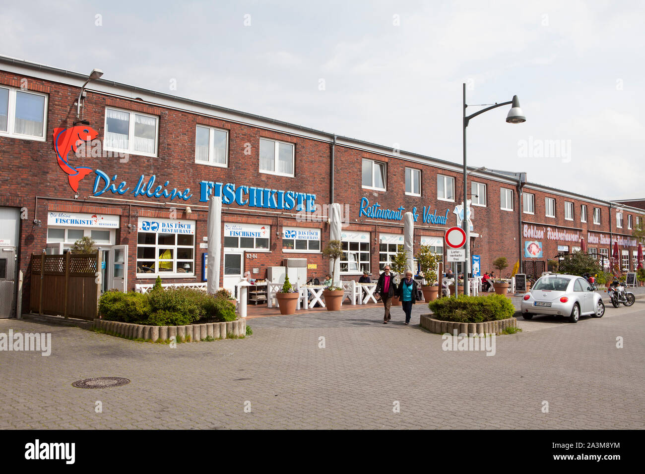 Restaurants de poisson sur le vieux port, Cuxhaven, Basse-Saxe, Allemagne, Europe Banque D'Images