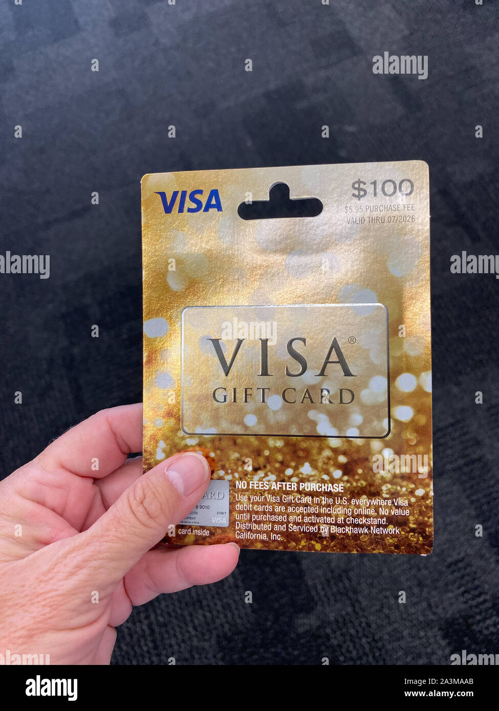 Orlando, FL/USA-10/7/19 : une carte-cadeau Visa prêt pour une personne d' acheter comme le cadeau parfait pour un membre de la famille ou un ami  Photo Stock - Alamy