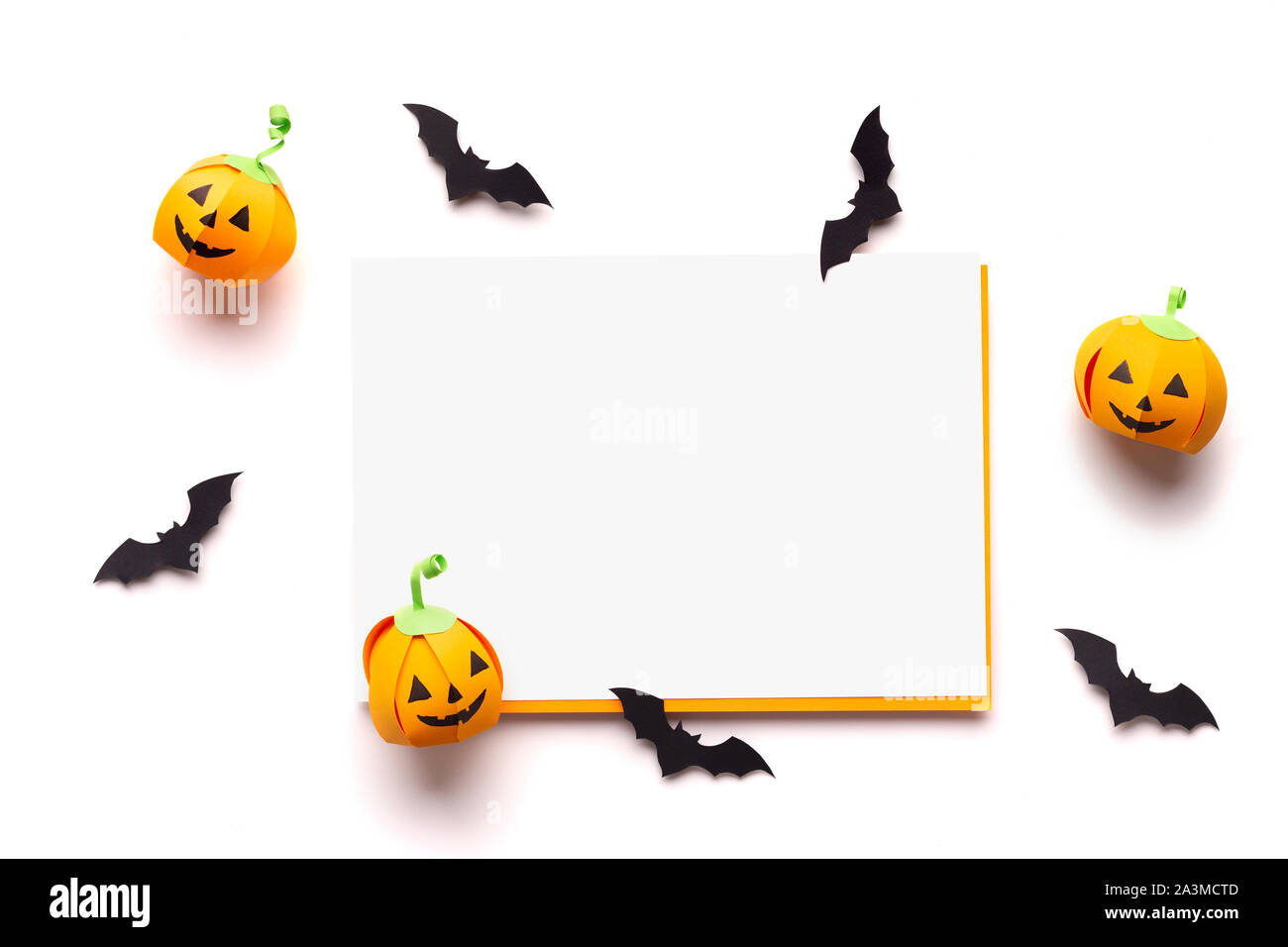 Fond d'Halloween avec des chiffres à la main créative on white Banque D'Images