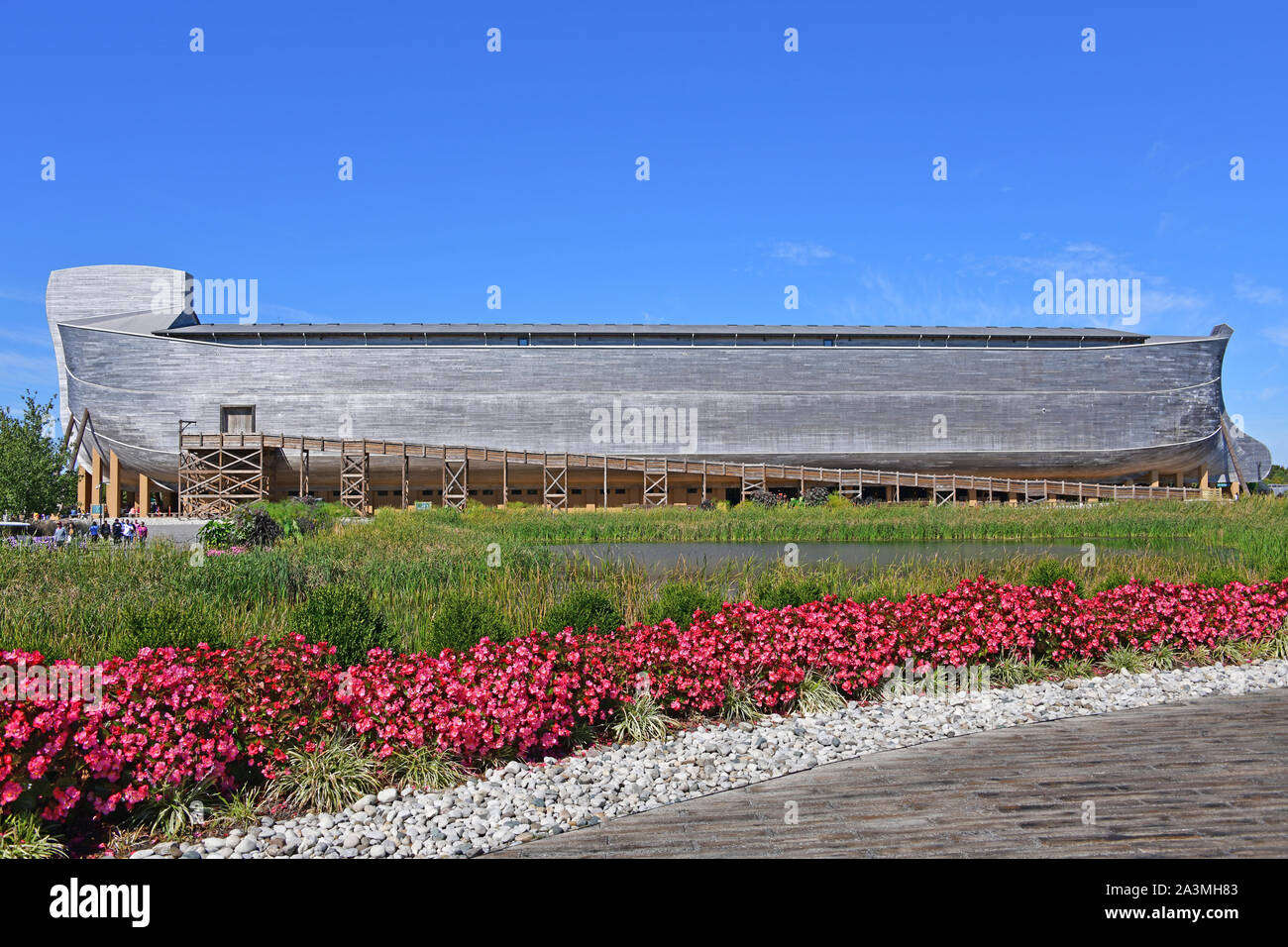 Arche de rencontrer. Williamstown, KY, USA 10- 05-19 construit selon les dimensions données dans la Bible.Cette merveille d'ingénierie moderne. visiteurs étonne Banque D'Images