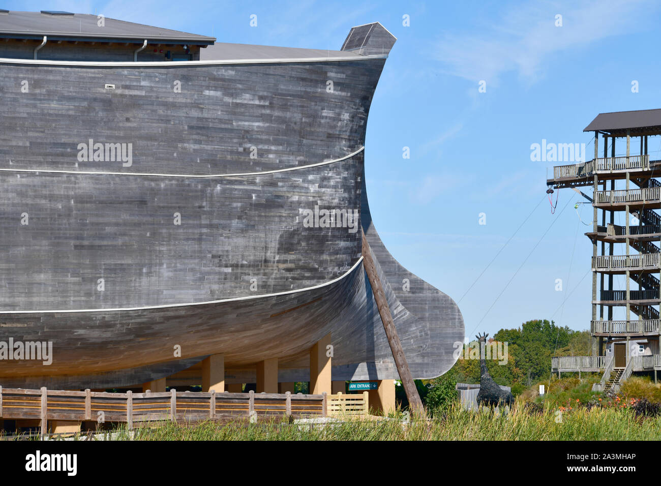 Arche de rencontrer. Williamstown, KY, USA 10- 05-19 construit selon les dimensions données dans la Bible.Cette merveille d'ingénierie moderne. visiteurs étonne Banque D'Images